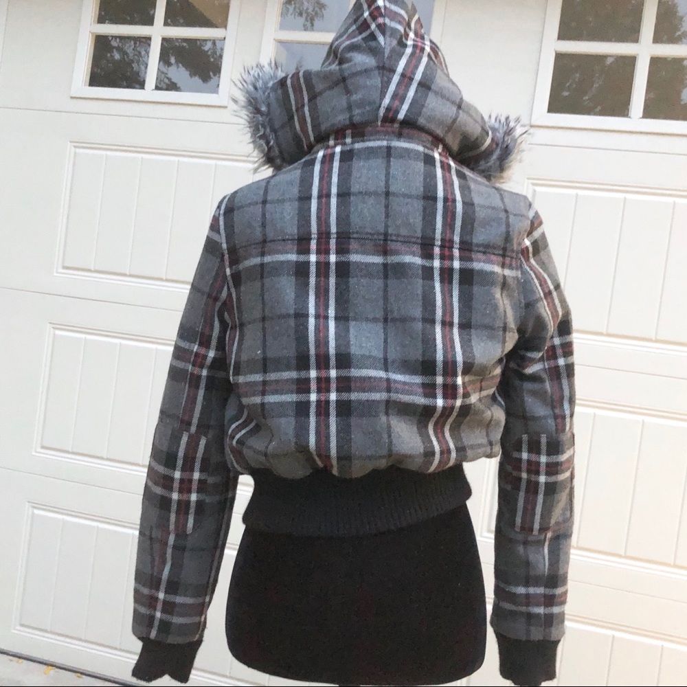 Cropped Puffer Jacket - image 6